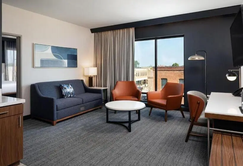 キングサイズベッドのスイートルーム, Courtyard By Marriott Owatonna Downtown