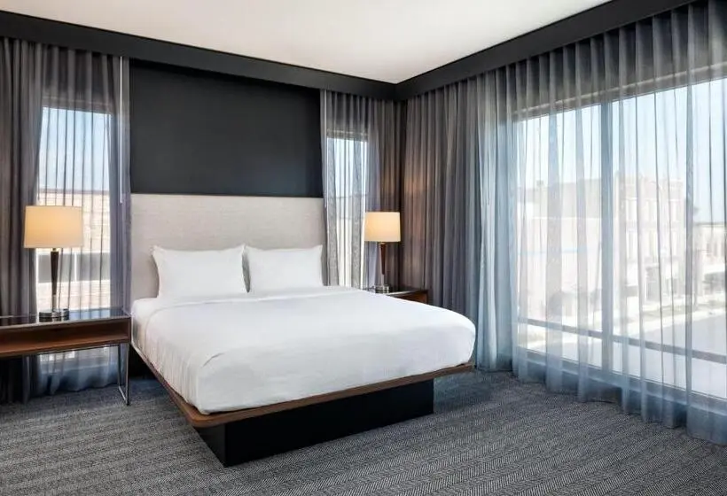 キングサイズベッドのスイートルーム, Courtyard By Marriott Owatonna Downtown