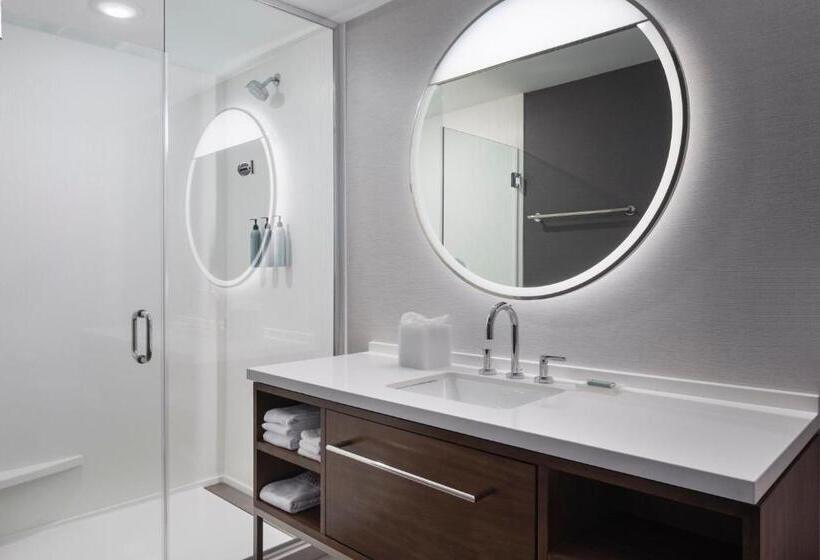 Suite King Size Bed, Courtyard By Marriott Owatonna Downtown