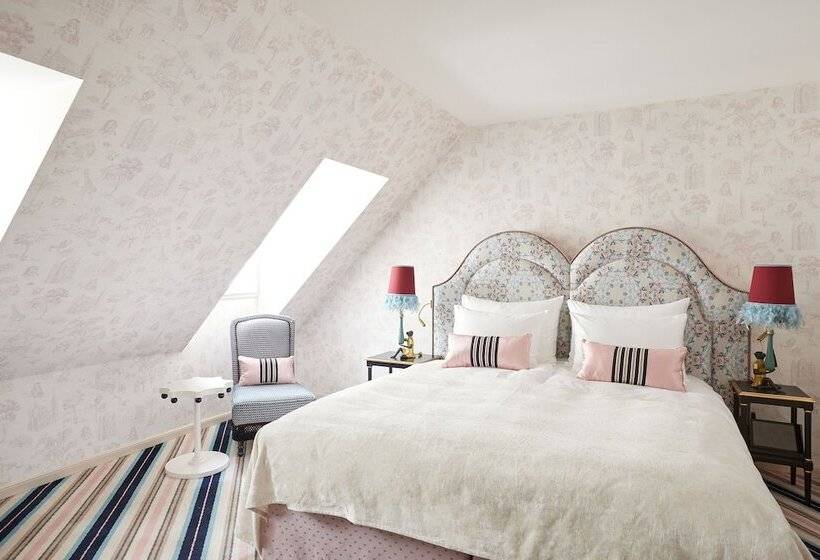 اتاق رویال, The Leo Grand