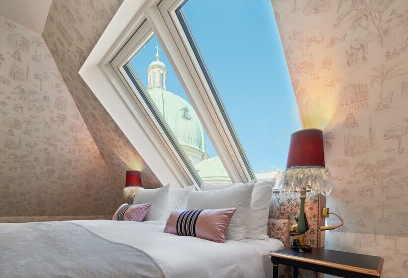 اتاق رویال, The Leo Grand