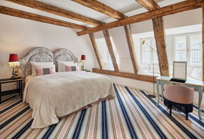 سوییت, The Leo Grand