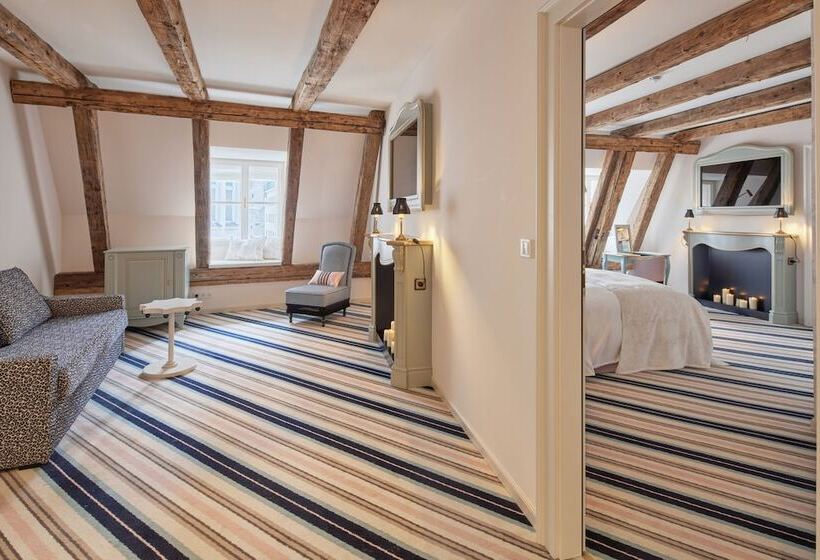 سوییت, The Leo Grand