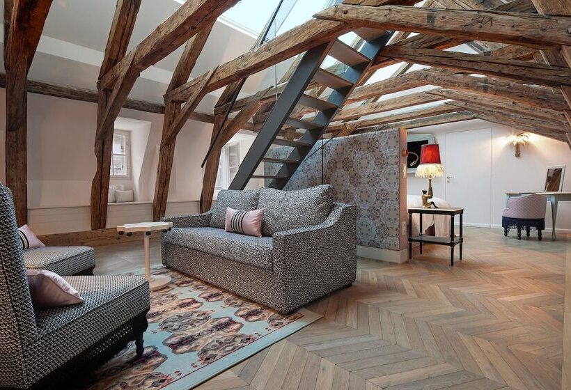 سوییت, The Leo Grand