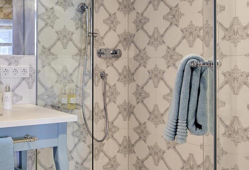 اتاق لوکس, The Leo Grand