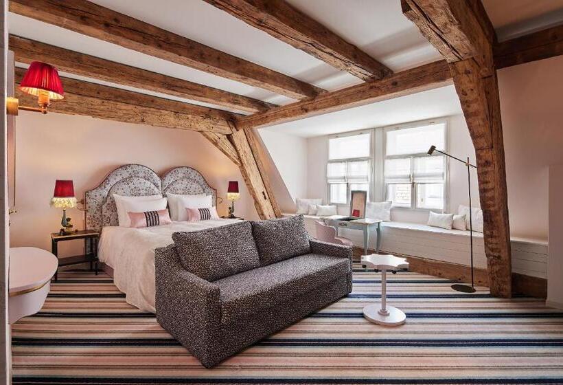 اتاق رویال, The Leo Grand