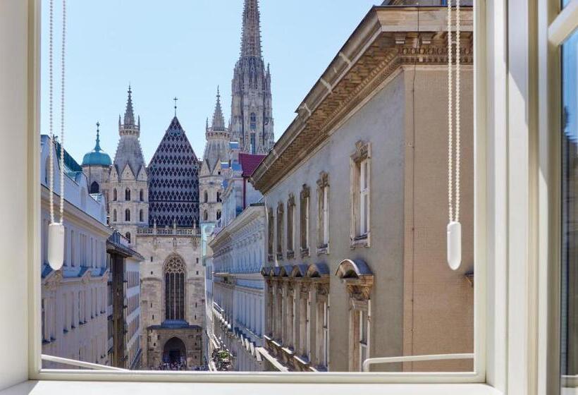 سوییت, The Leo Grand