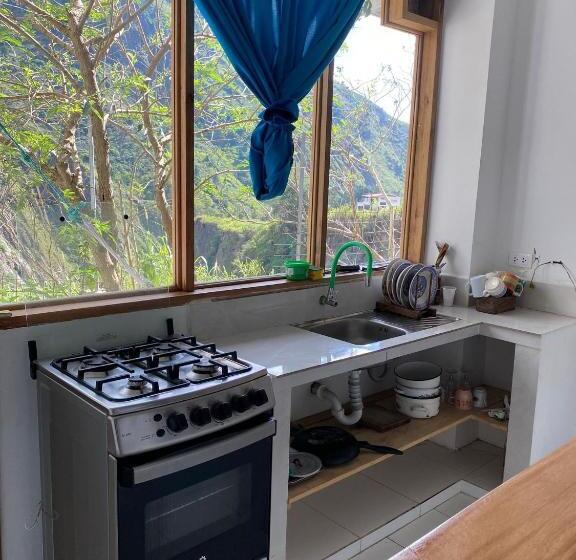スタンダードトリプルルーム, Backpackers Balcones River Lodge
