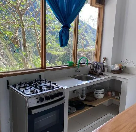 スタンダードトリプルルーム, Backpackers Balcones River Lodge
