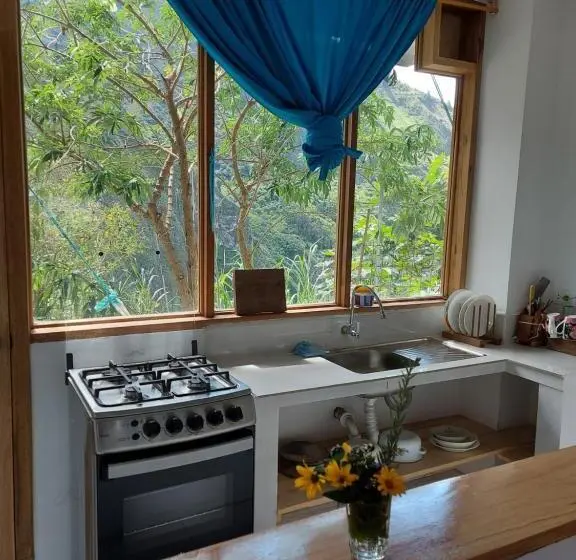 スタンダードトリプルルーム, Backpackers Balcones River Lodge