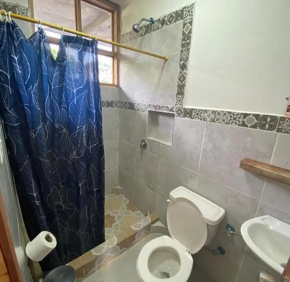スタンダード４人部屋, Backpackers Balcones River Lodge