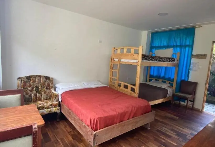 スタンダード４人部屋, Backpackers Balcones River Lodge