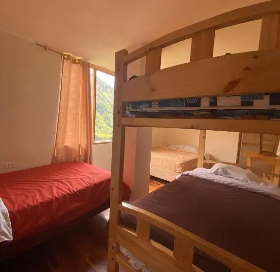 コンフォートトリプルルーム, Backpackers Balcones River Lodge