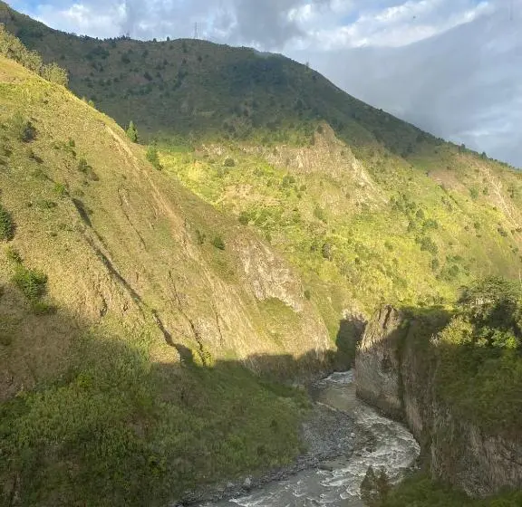 コンフォートトリプルルーム, Backpackers Balcones River Lodge