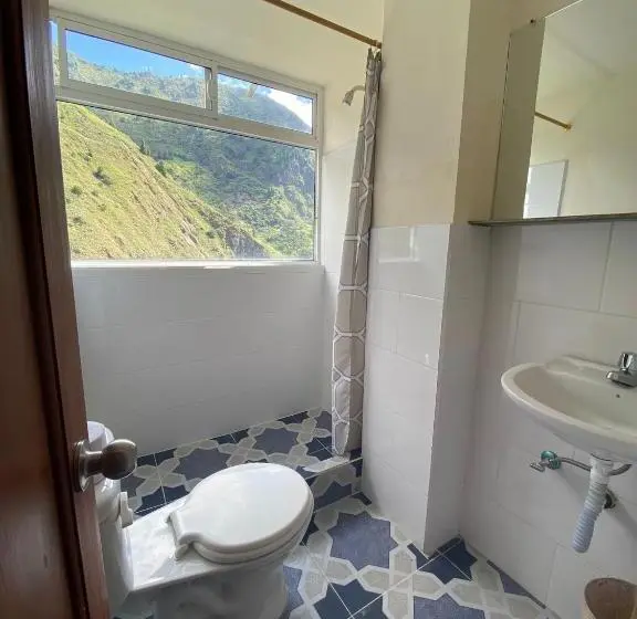 コンフォートトリプルルーム, Backpackers Balcones River Lodge