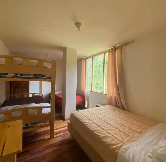 コンフォートトリプルルーム, Backpackers Balcones River Lodge