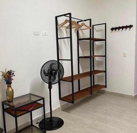 Quarto Estandar, Terramonti House