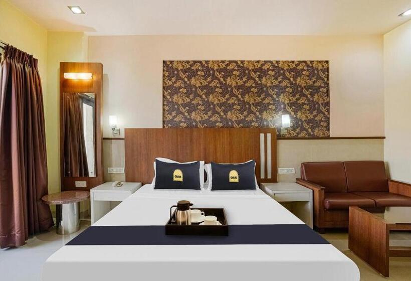 Номер Deluxe с Балконом, Fabhotel Prime Devanshi Inn   Panvel