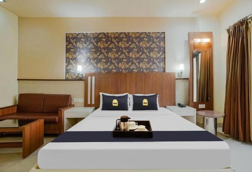 Номер Deluxe с Балконом, Fabhotel Prime Devanshi Inn   Panvel