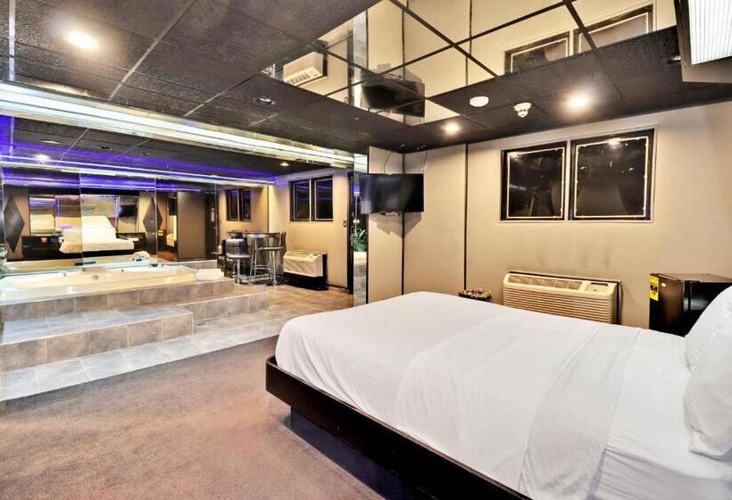 سوئیت با وان آب گرم, Hollywood Motel