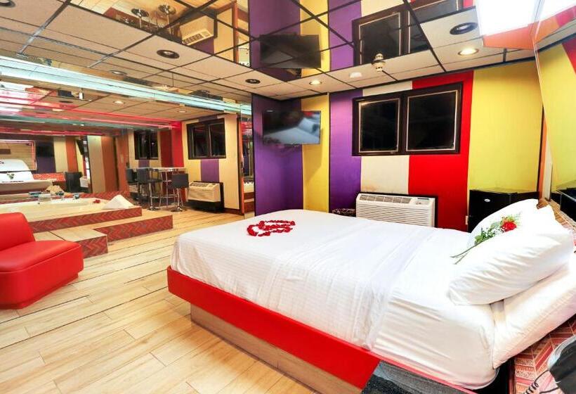 سوئیت با وان آب گرم, Hollywood Motel