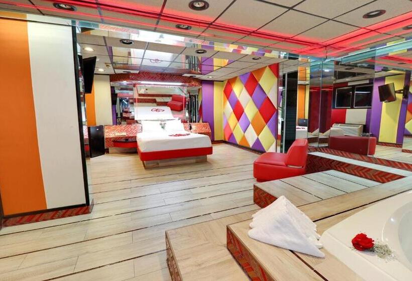 جناح مزود بجاكوزى, Hollywood Motel