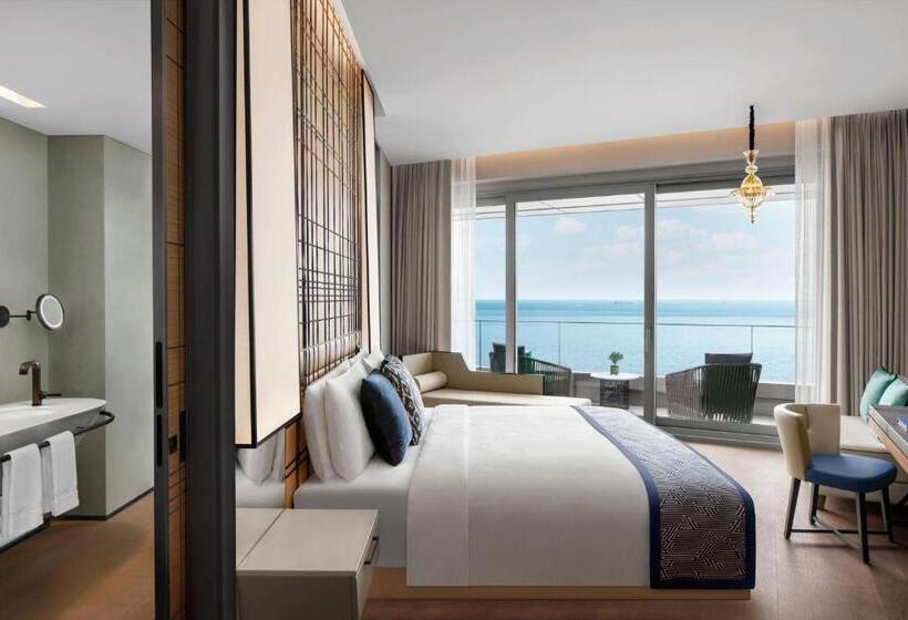 Номер Deluxe Кровать Кинг, Jw Marriott Hotel Istanbul Marmara Sea