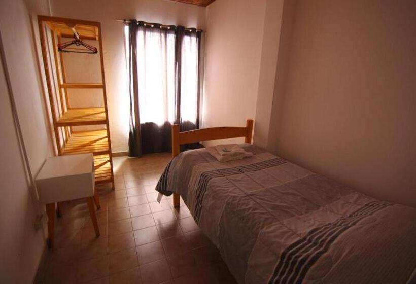 Quarto Individual Basic, El Faro Hostel