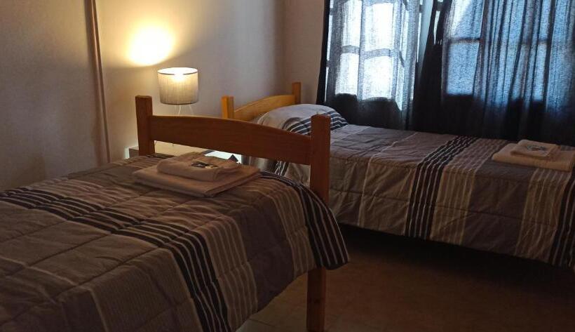 带共用浴室的标准房间, El Faro Hostel