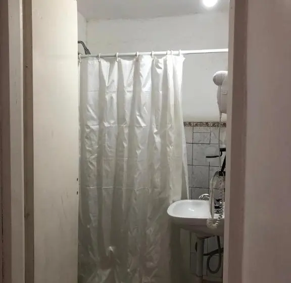スタンダード４人部屋, El Faro Hostel