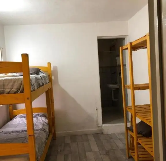 スタンダード４人部屋, El Faro Hostel