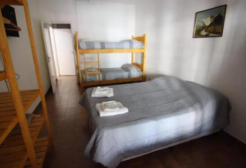 浴室共有スタンダード４人用ルーム, El Faro Hostel