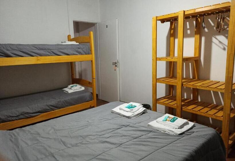 Quarto Quadruplo Estandar Banheiro Compartilhado, El Faro Hostel