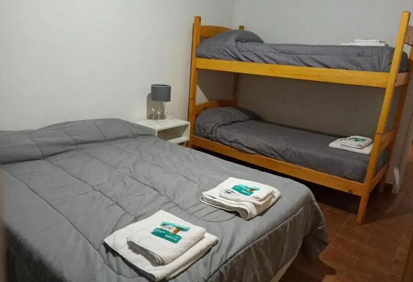浴室共有スタンダード４人用ルーム, El Faro Hostel