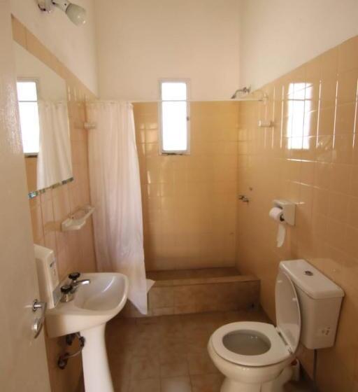 Quarto Quadruplo Estandar Banheiro Compartilhado, El Faro Hostel