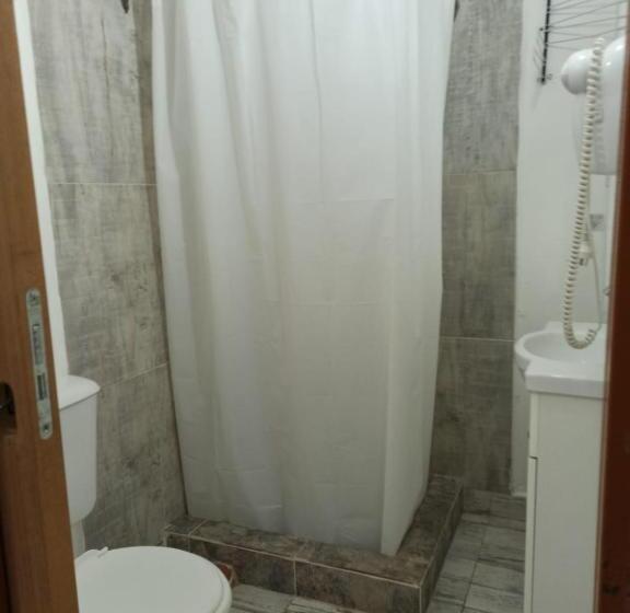 Quarto Triplo Estandar, El Faro Hostel