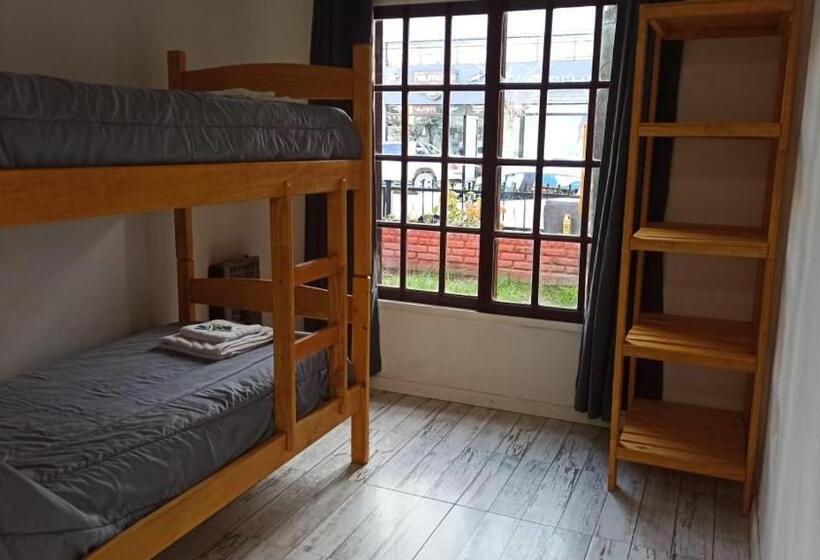 Quarto Triplo Estandar, El Faro Hostel