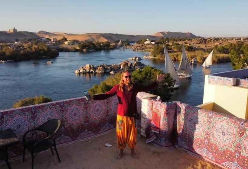 چادر با خدمات رفاهی استاندارد, Go Inn Backpackers