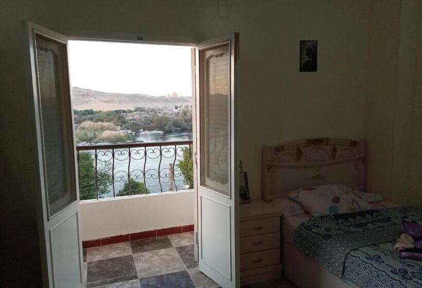 اتاق استاندارد چهارنفره با بالکن, Go Inn Backpackers