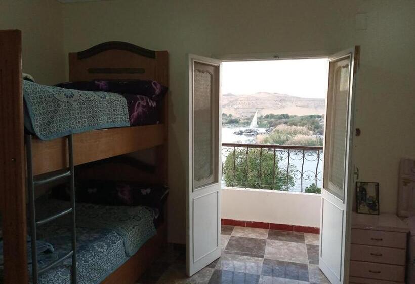 اتاق استاندارد چهارنفره با بالکن, Go Inn Backpackers
