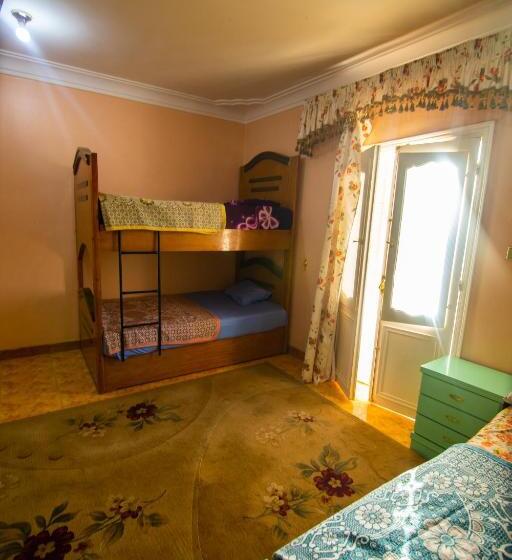 اتاق استاندارد چهارنفره با بالکن, Go Inn Backpackers