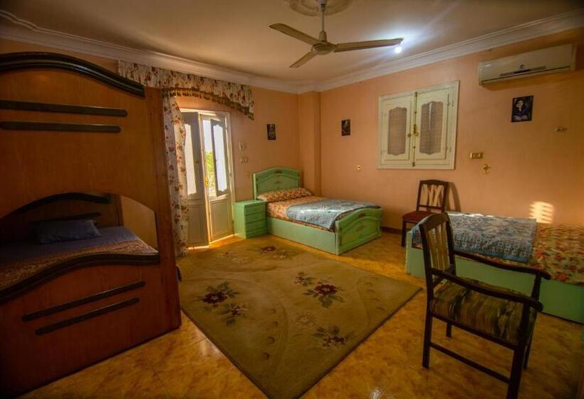 اتاق استاندارد چهارنفره با بالکن, Go Inn Backpackers