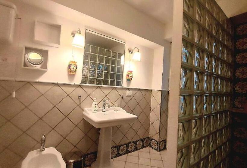 חדר פרמיום לארבעה, Vfh Villa Flavia Eco B&b   50 Metri Dal Mare