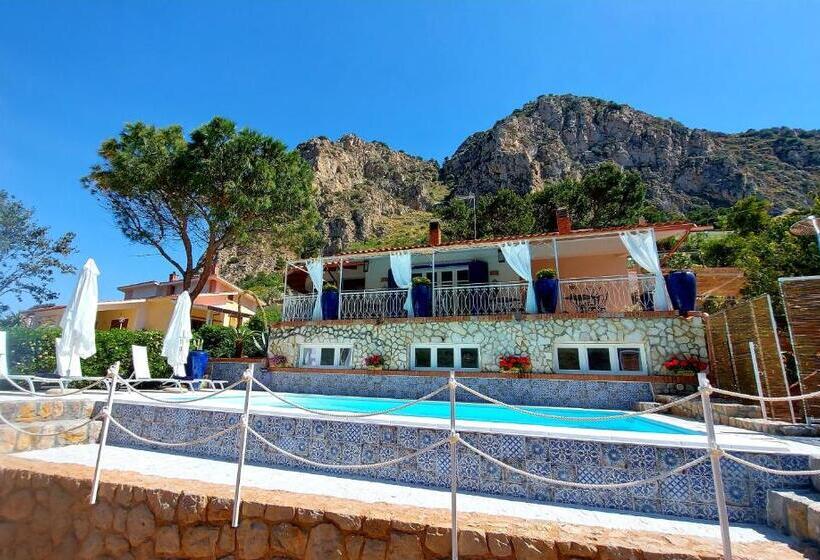 חדר סטנדרט לשלושה עם נוף לבריכה, Vfh Villa Flavia Eco B&b   50 Metri Dal Mare