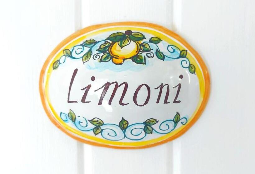 חדר סטנדרט לשלושה עם נוף לבריכה, Vfh Villa Flavia Eco B&b   50 Metri Dal Mare