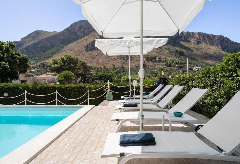Трехместный Номер Стандарт Вид на Бассейн, Vfh Villa Flavia Eco B&b   50 Metri Dal Mare
