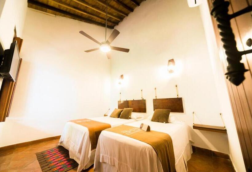 חדר סטנדרט לשלושה, Bohemia Hotel Boutique