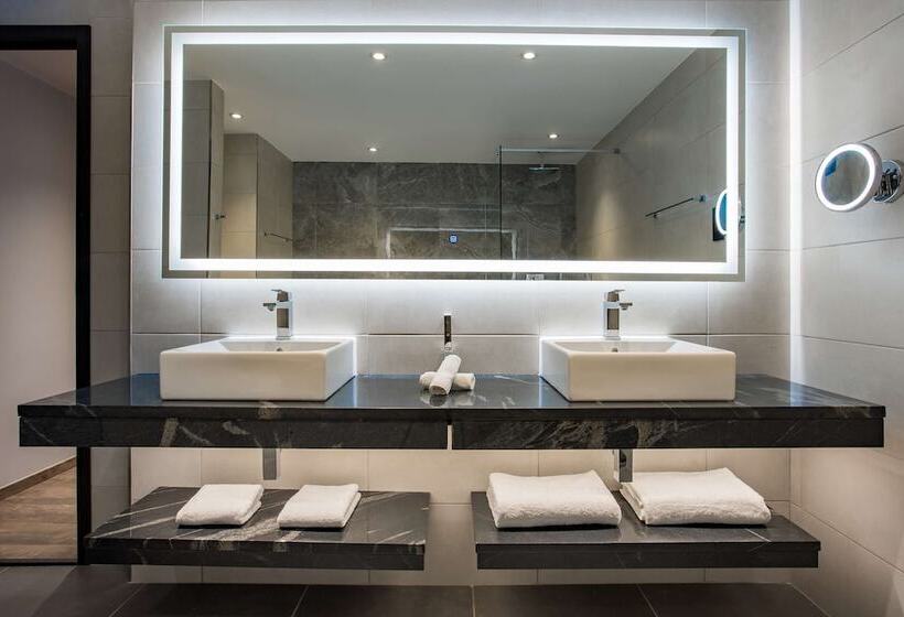 سوییت, Radisson Blu Hotel Antananarivo Waterfront