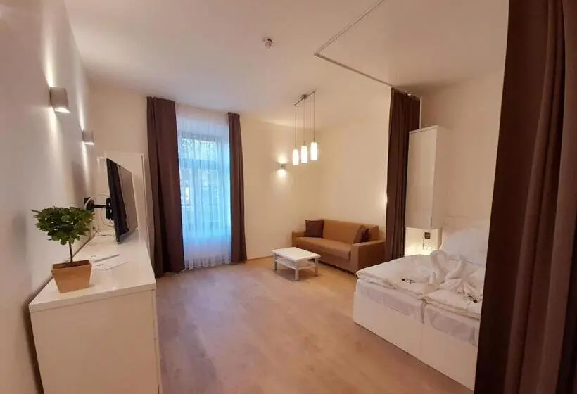 Standard-studio, Residence Mariánská
