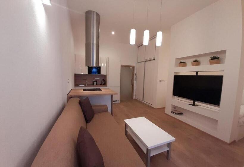 استودیوی استاندارد, Residence Mariánská